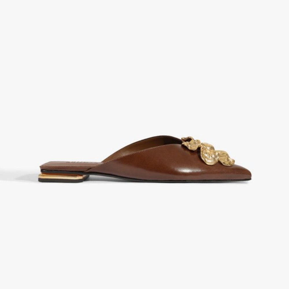 Mule Rasteira Schutz Flora Couro Marrom – Conforto e Estilo