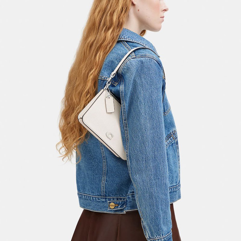 Bolsa Coach Pouch Signature Detail Off White Sofisticada com